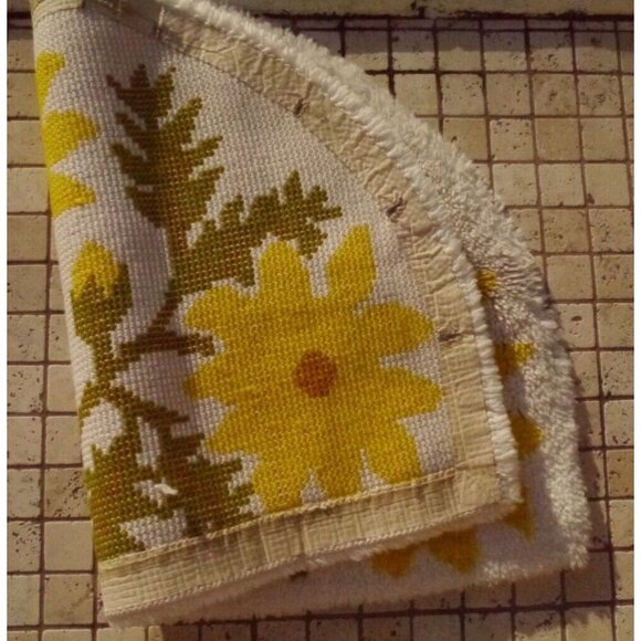 Vintage Half Circle Hooked Rug Demilune Half Moon Yellow White Floral Daisies - Picture 7 of 12